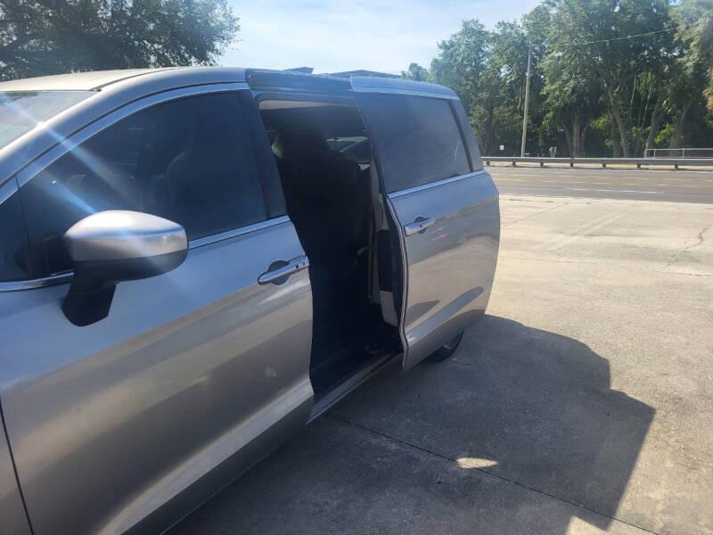 Chrysler Pacifica Touring 2017