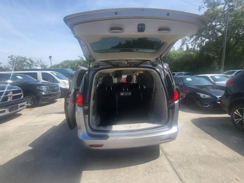 Chrysler Pacifica Touring 2017