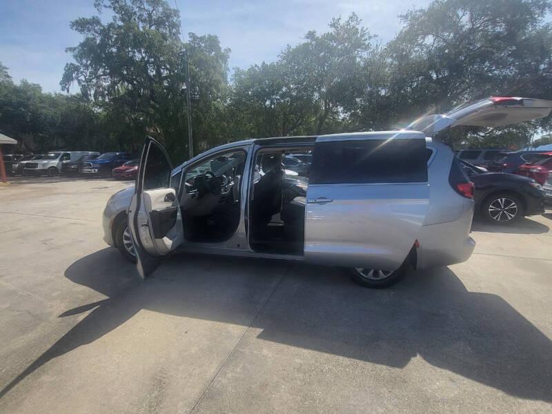 Chrysler Pacifica Touring 2017