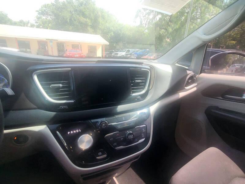 Chrysler Pacifica Touring 2017