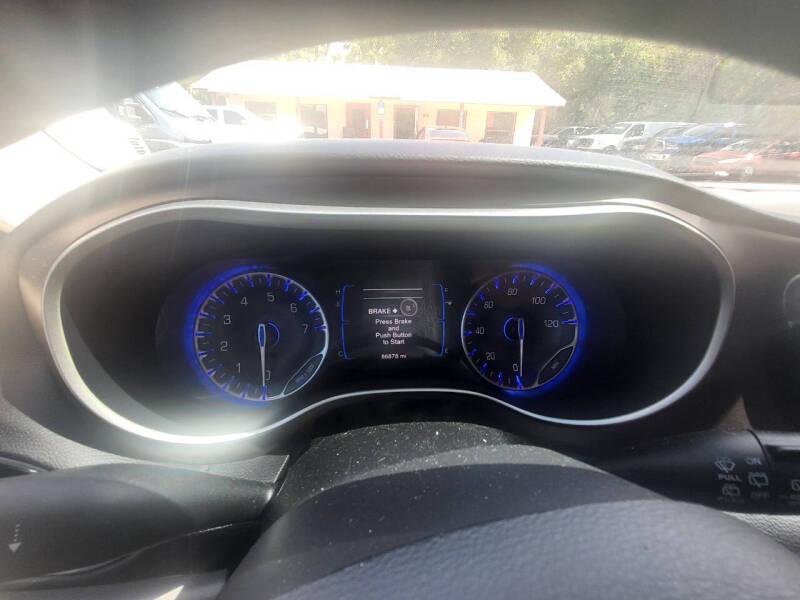 Chrysler Pacifica Touring 2017
