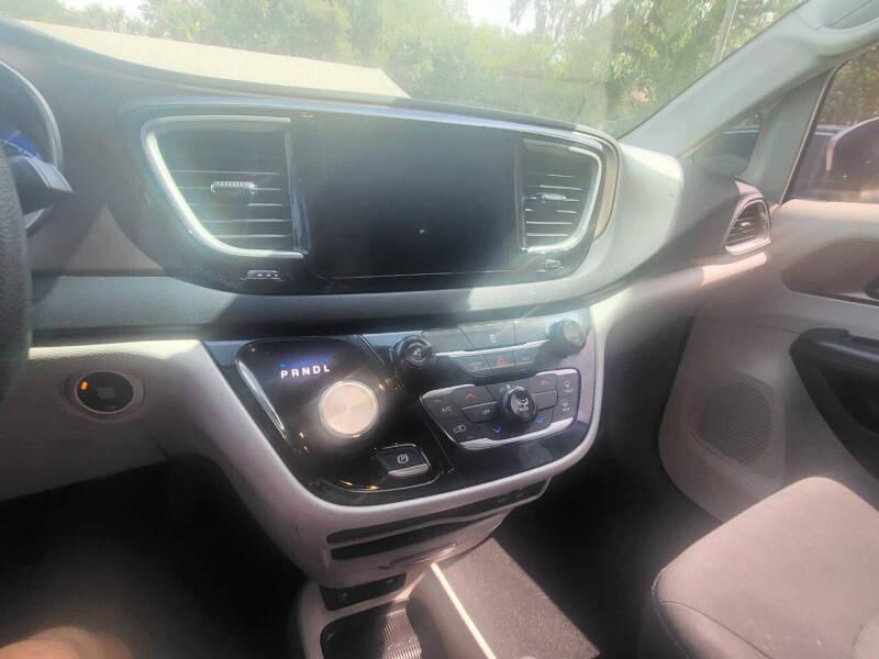 Chrysler Pacifica Touring 2017
