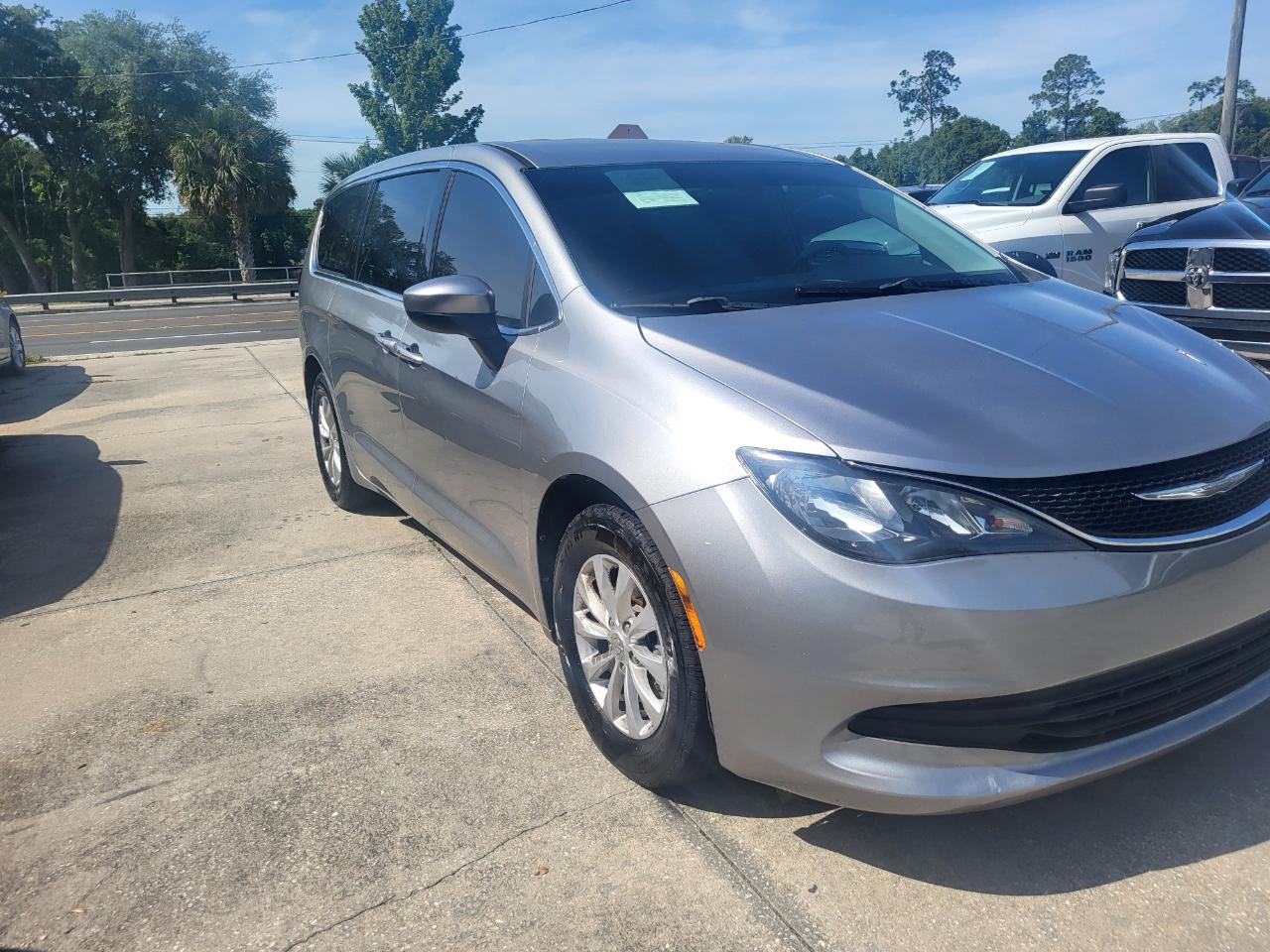 Chrysler Pacifica Touring 2017