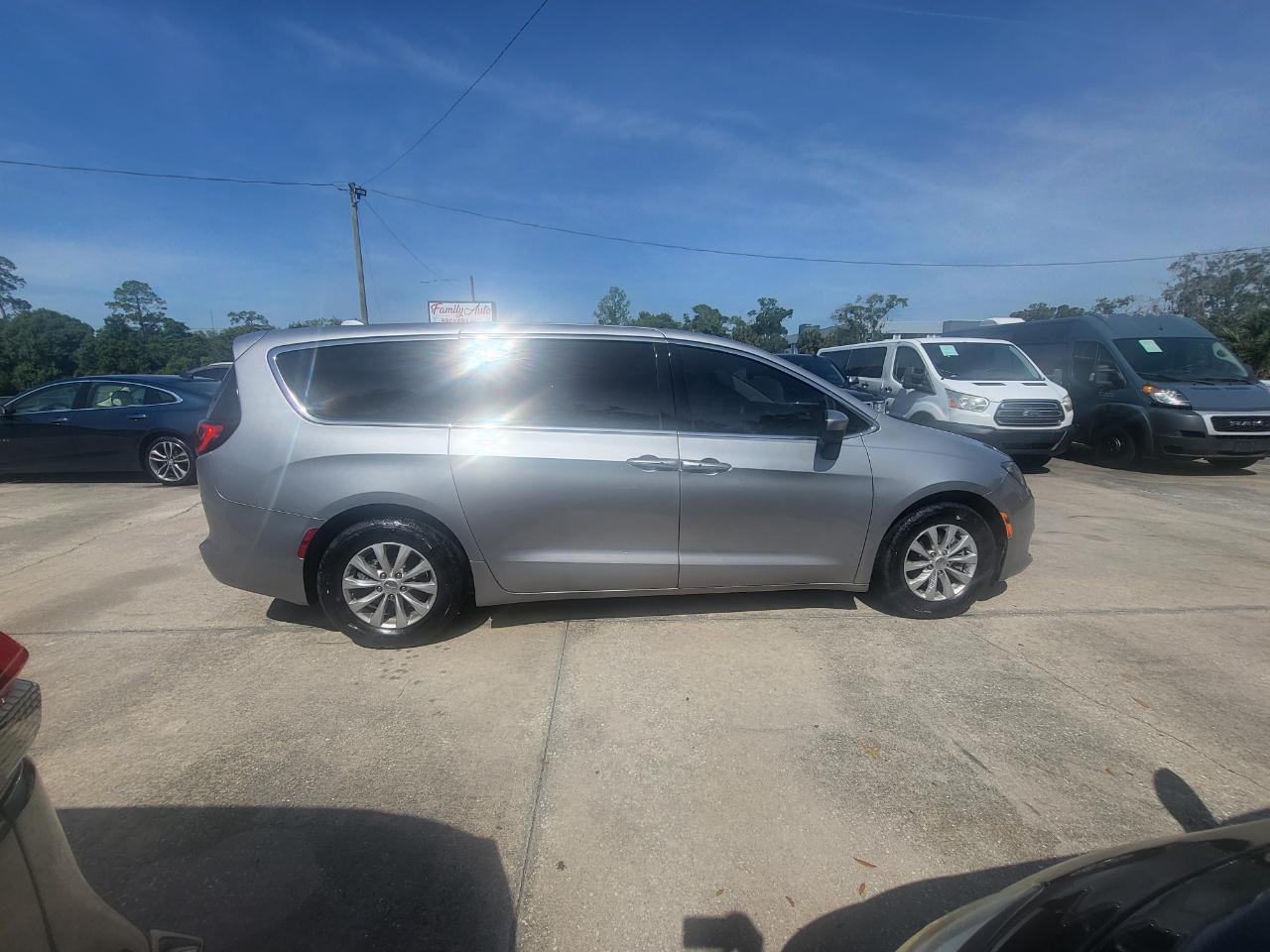 Chrysler Pacifica Touring 2017