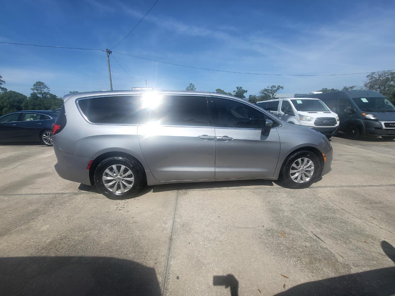 Chrysler Pacifica Touring 2017