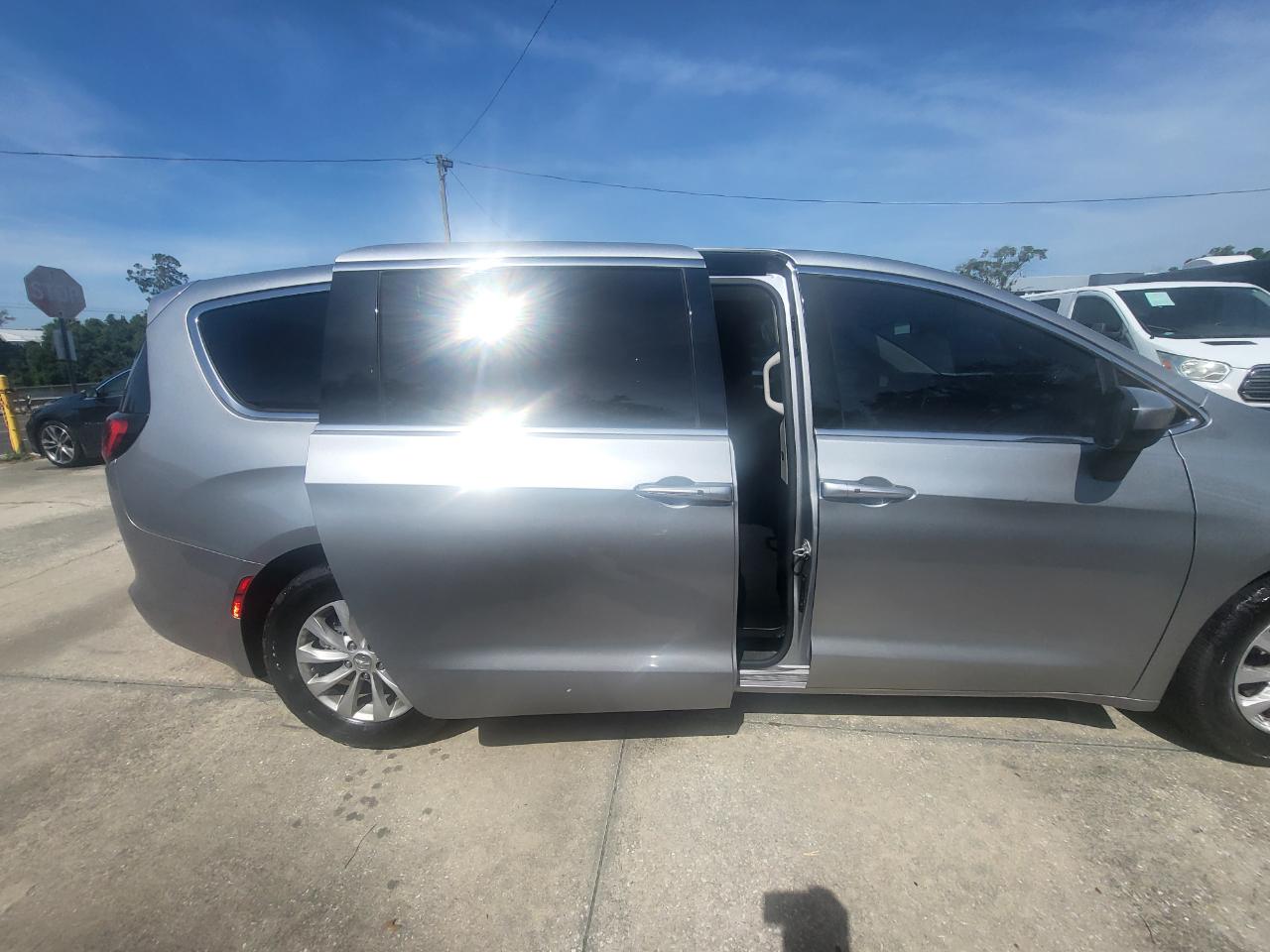 Chrysler Pacifica Touring 2017