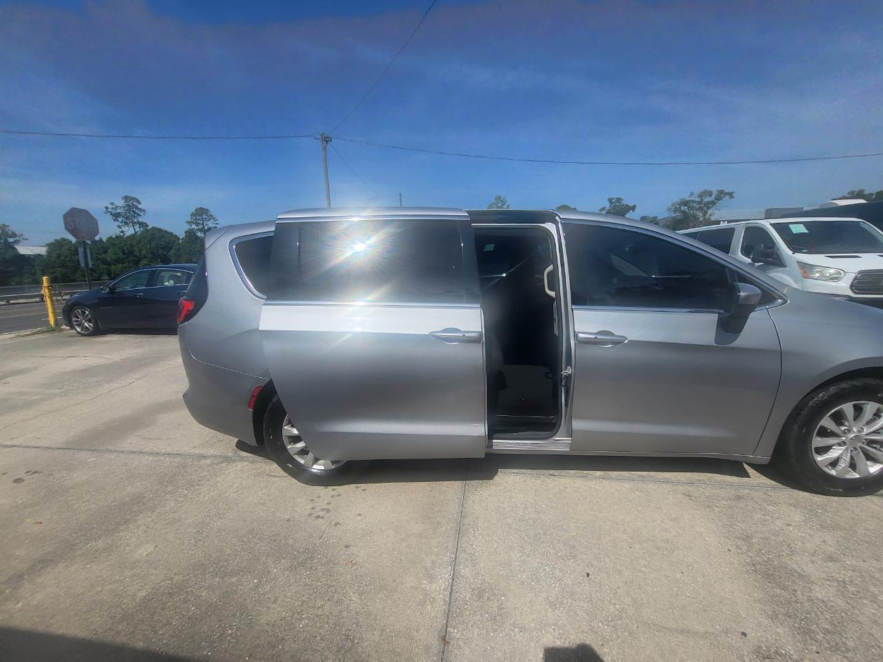 Chrysler Pacifica Touring 2017