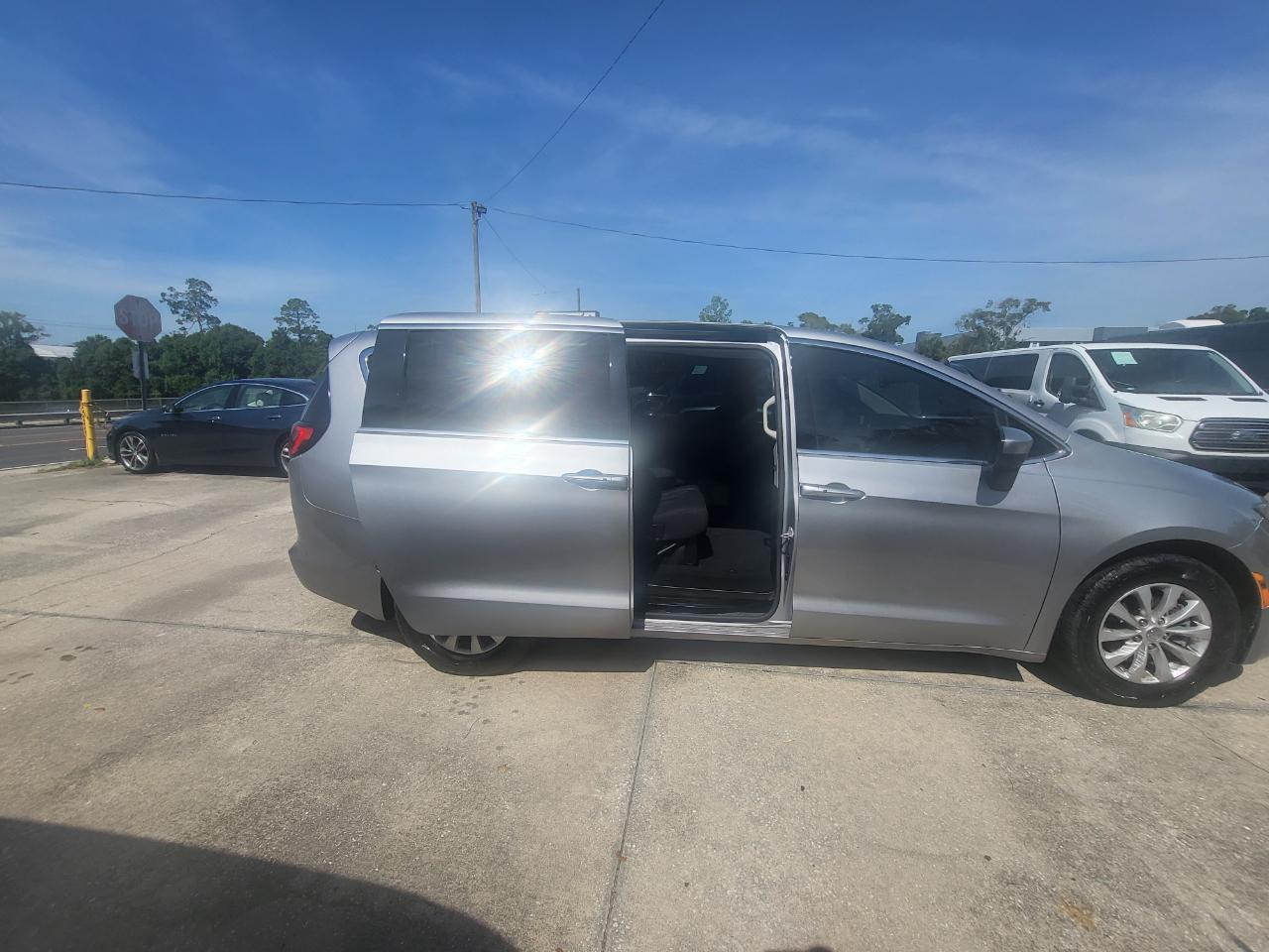 Chrysler Pacifica Touring 2017