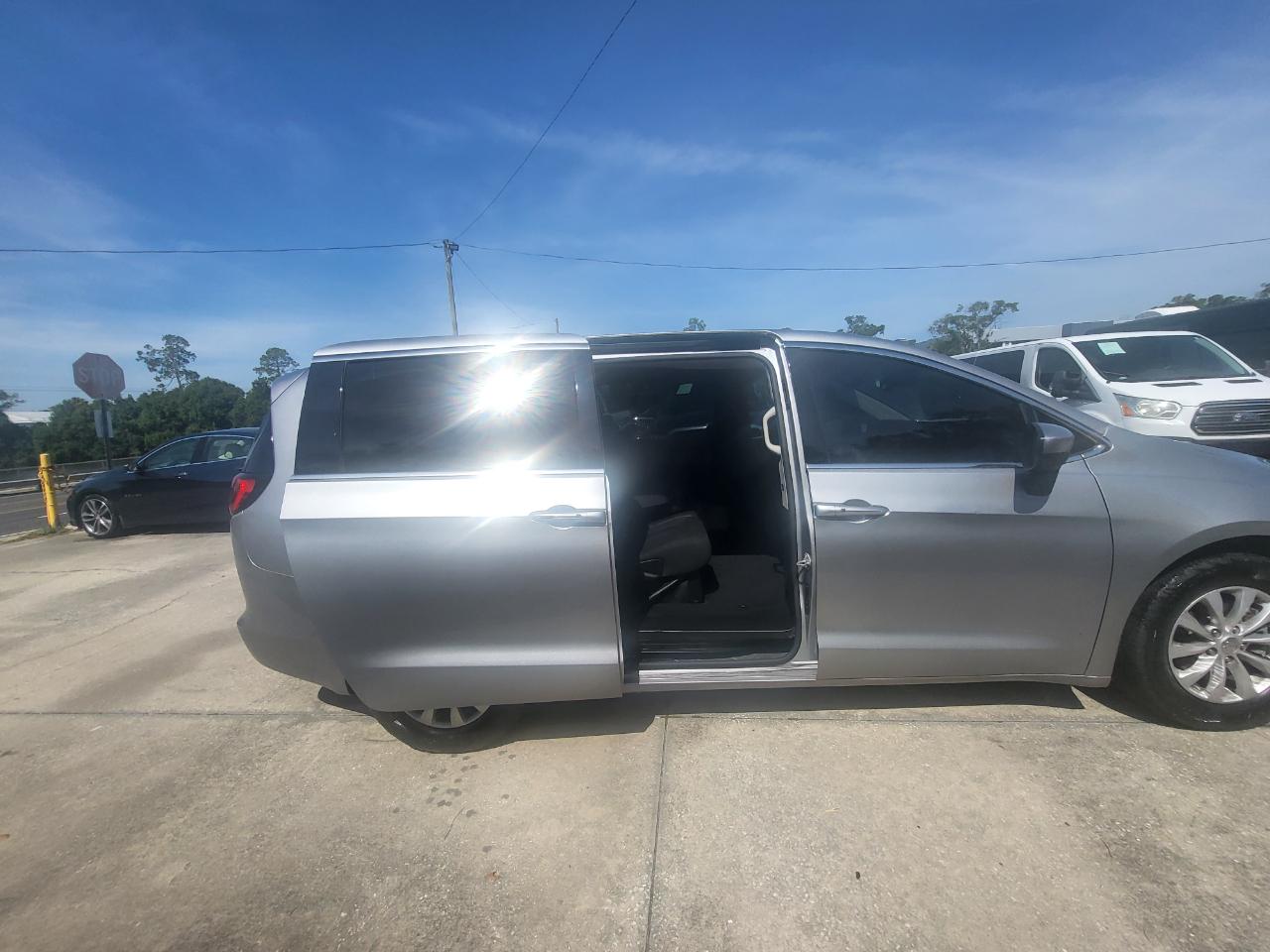Chrysler Pacifica Touring 2017