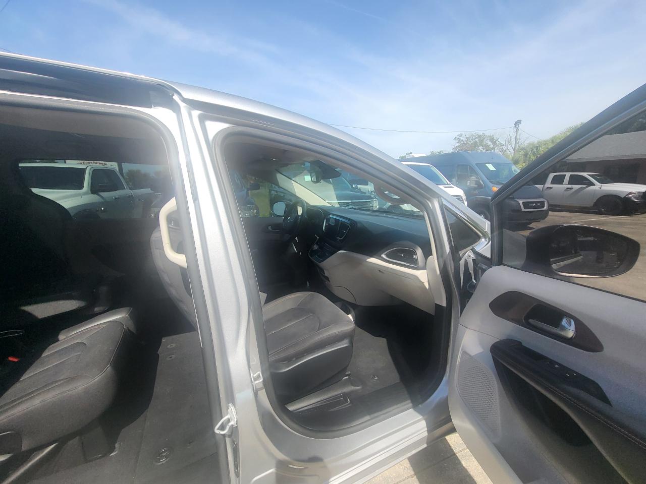 Chrysler Pacifica Touring 2017