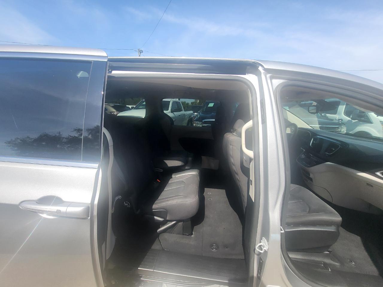 Chrysler Pacifica Touring 2017