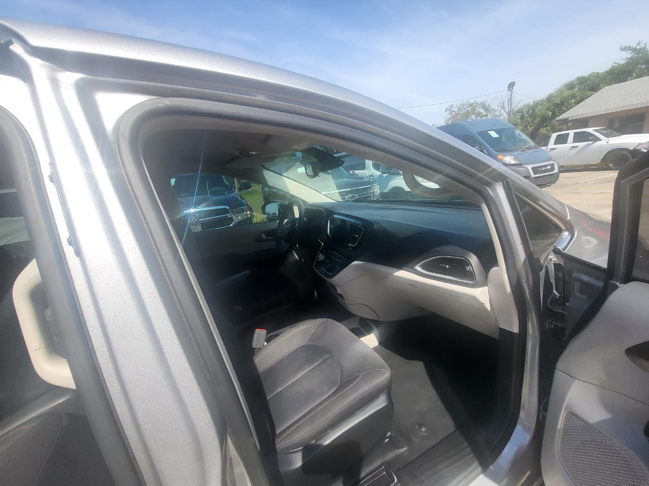 Chrysler Pacifica Touring 2017