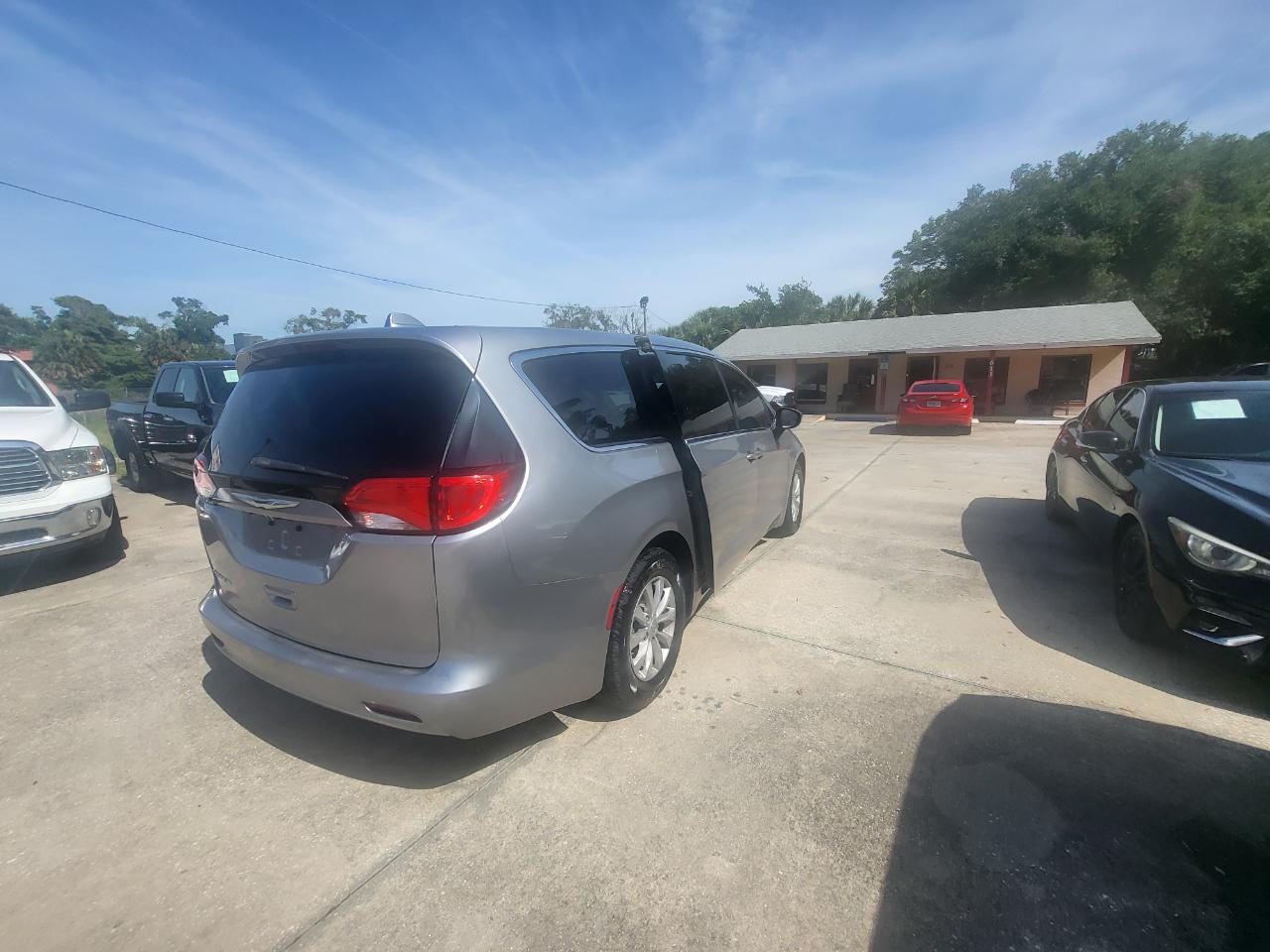 Chrysler Pacifica Touring 2017