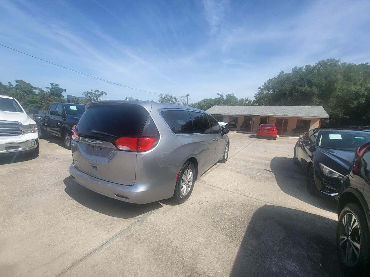 Chrysler Pacifica Touring 2017