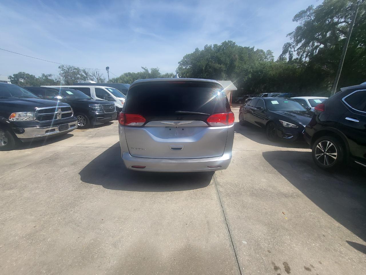 Chrysler Pacifica Touring 2017