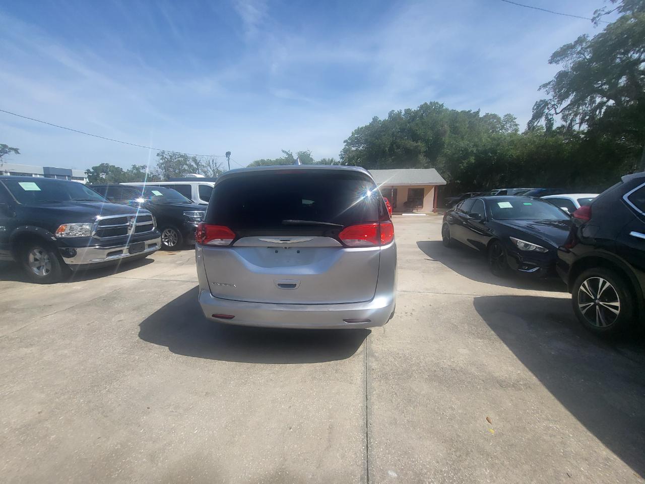 Chrysler Pacifica Touring 2017