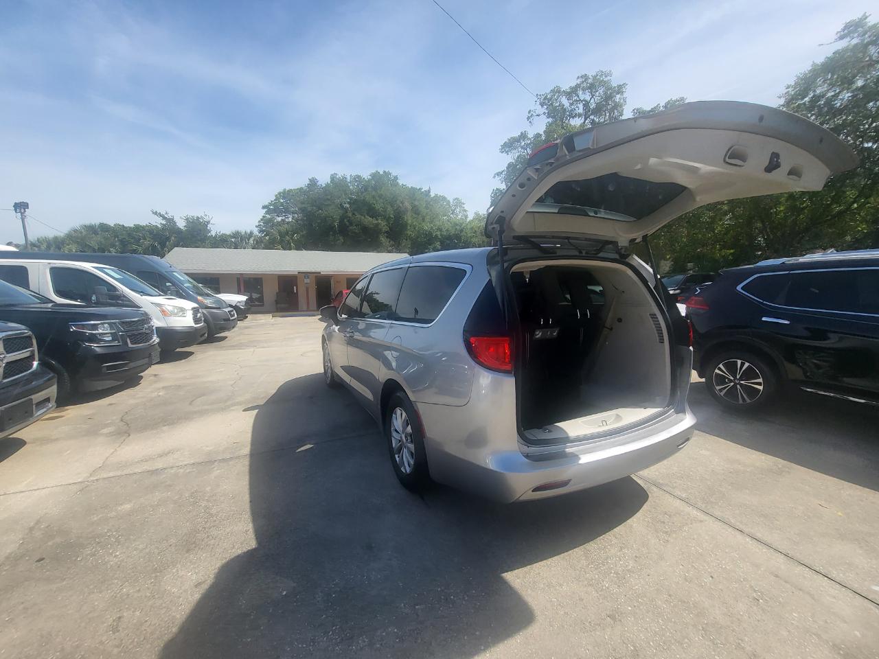 Chrysler Pacifica Touring 2017