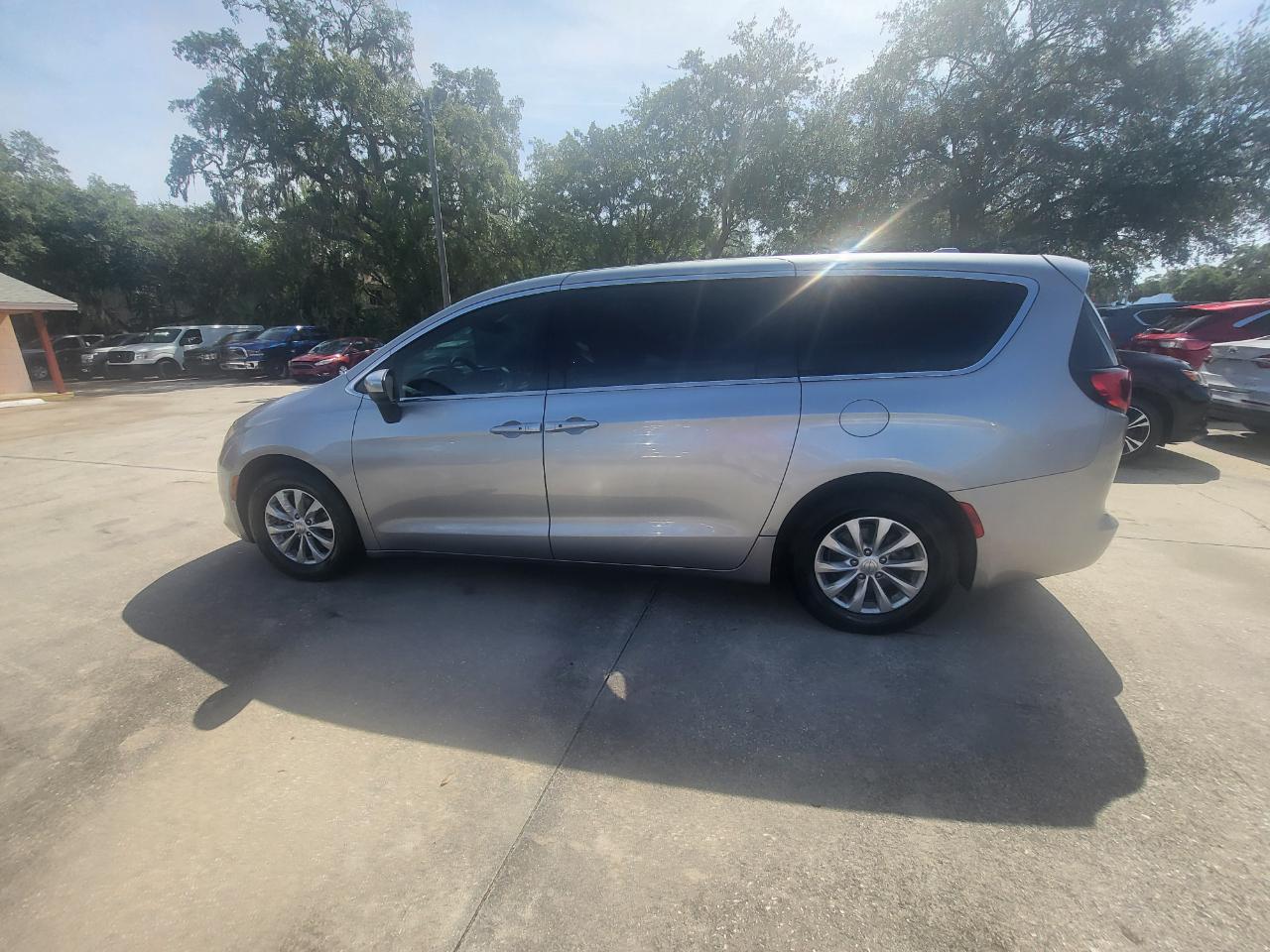 Chrysler Pacifica Touring 2017