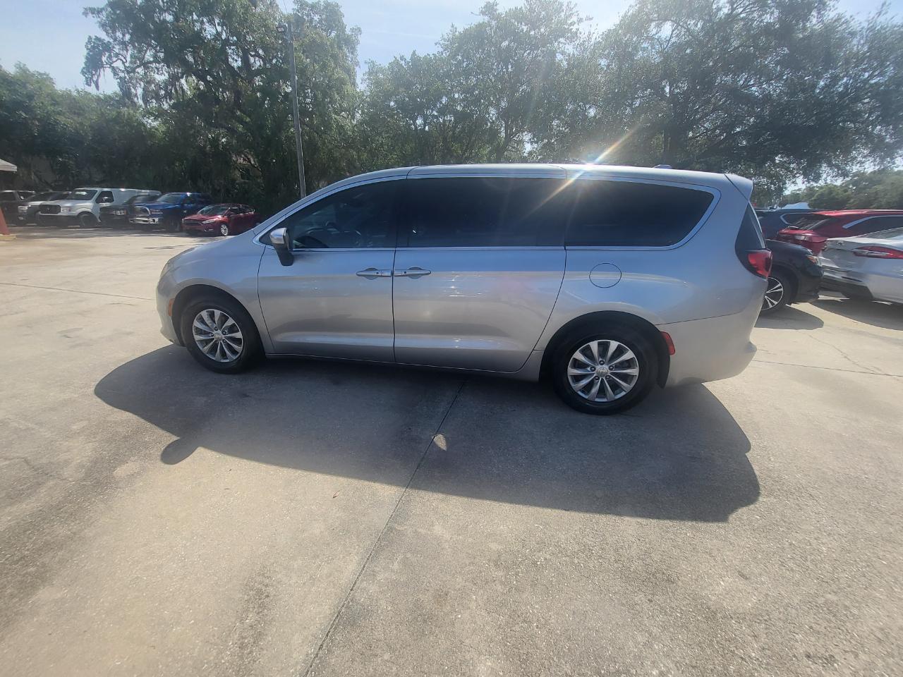 Chrysler Pacifica Touring 2017