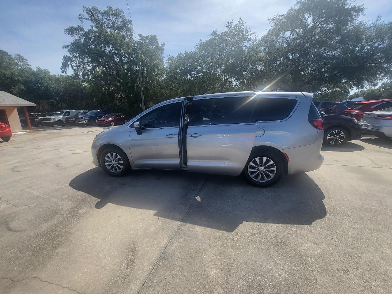 Chrysler Pacifica Touring 2017