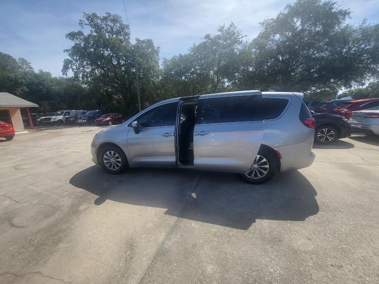 Chrysler Pacifica Touring 2017