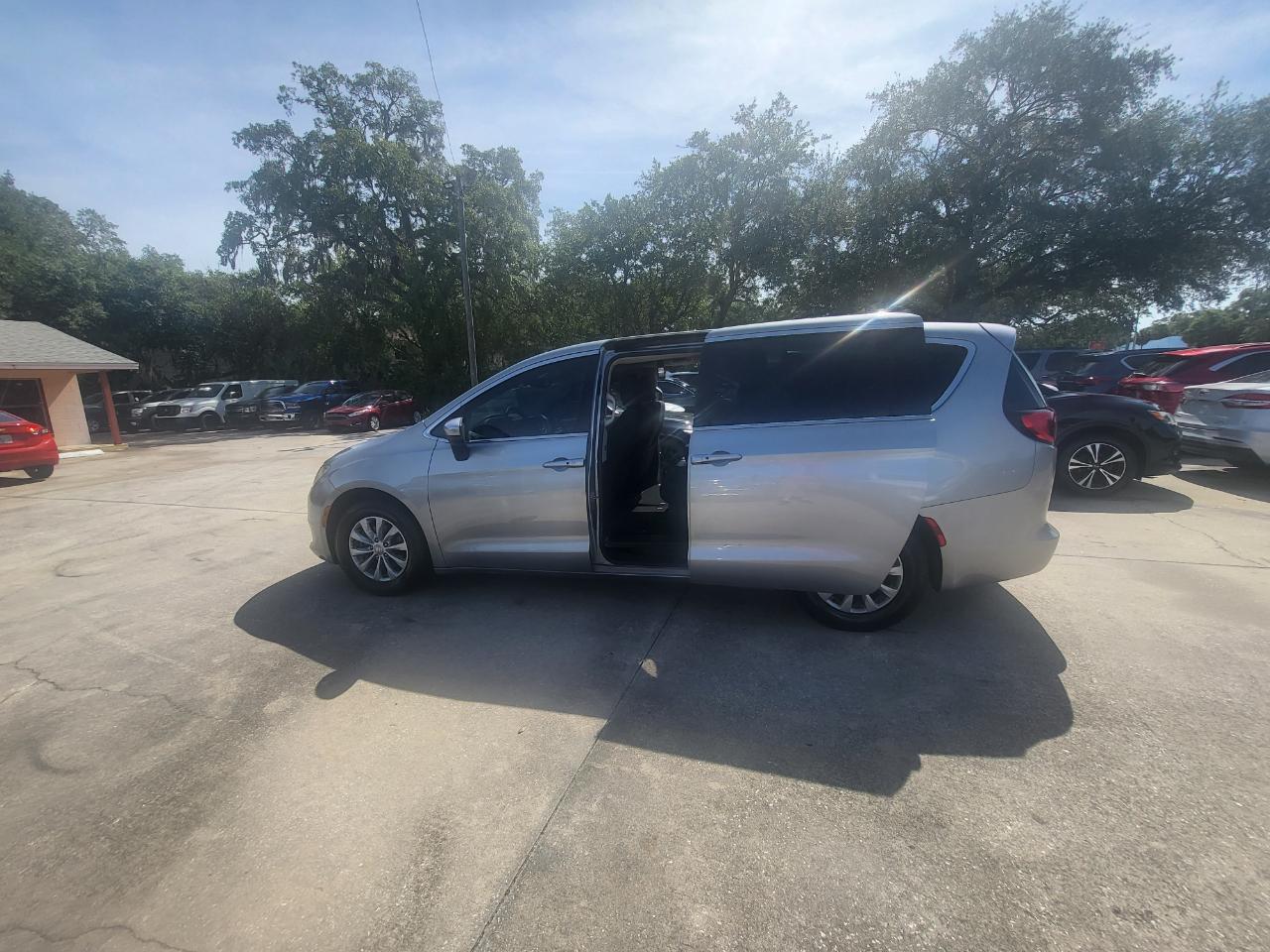 Chrysler Pacifica Touring 2017