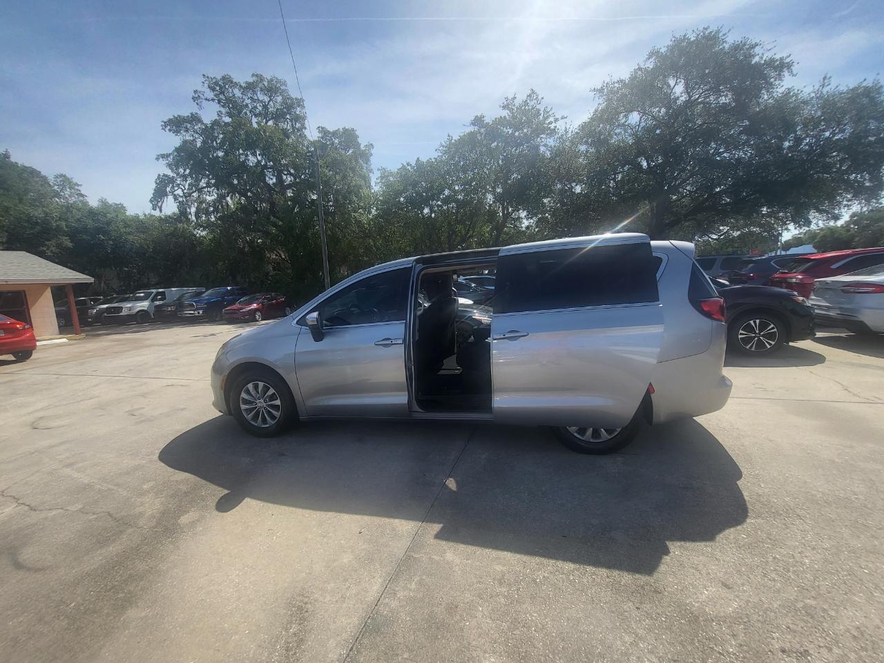 Chrysler Pacifica Touring 2017