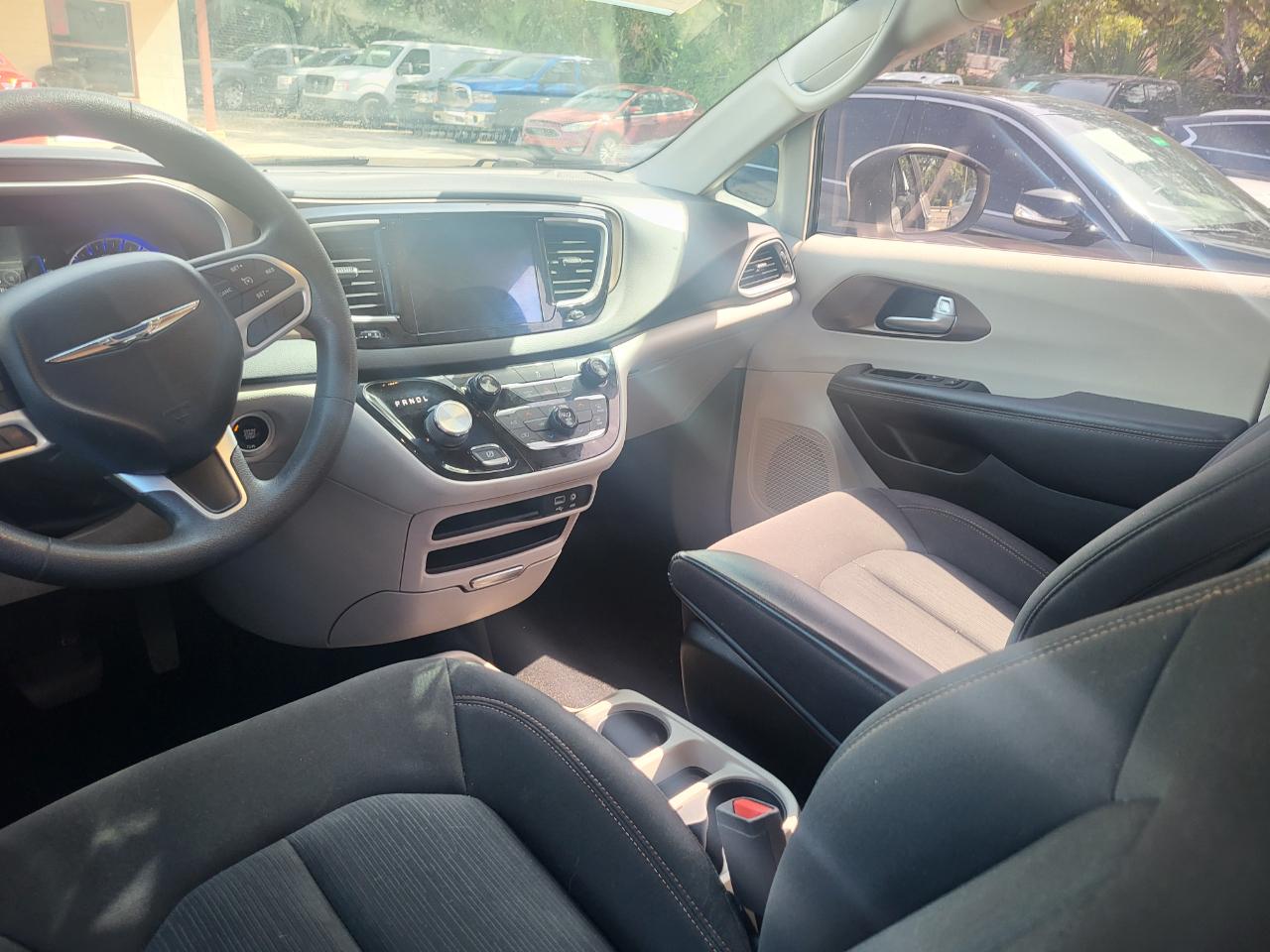 Chrysler Pacifica Touring 2017