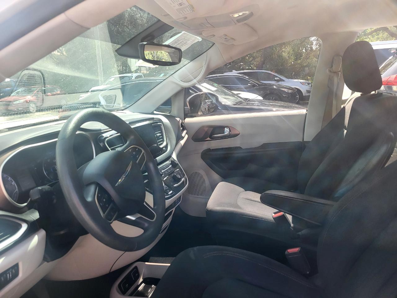 Chrysler Pacifica Touring 2017