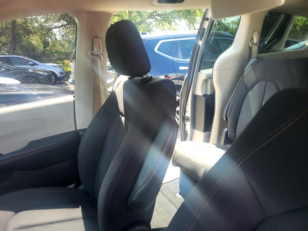 Chrysler Pacifica Touring 2017