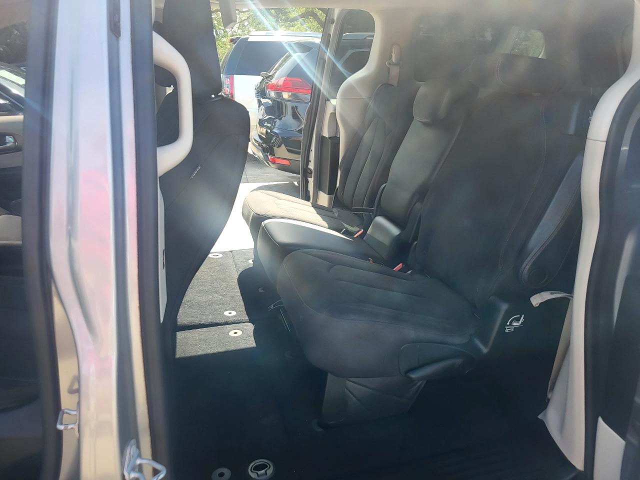 Chrysler Pacifica Touring 2017