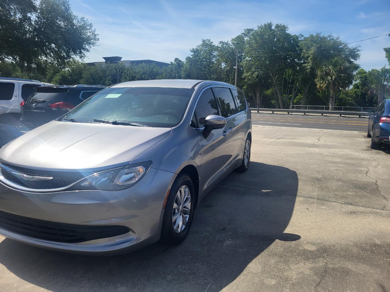 Chrysler Pacifica Touring 2017