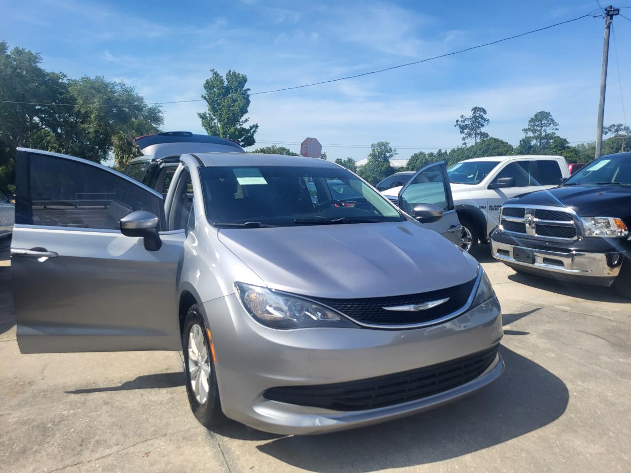Chrysler Pacifica Touring 2017