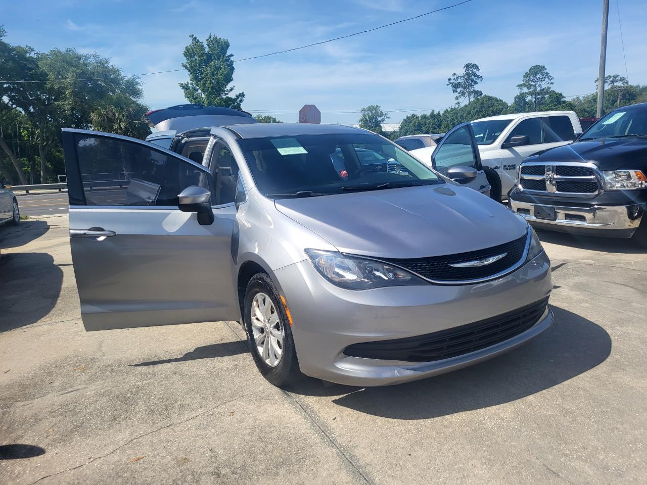 Chrysler Pacifica Touring 2017