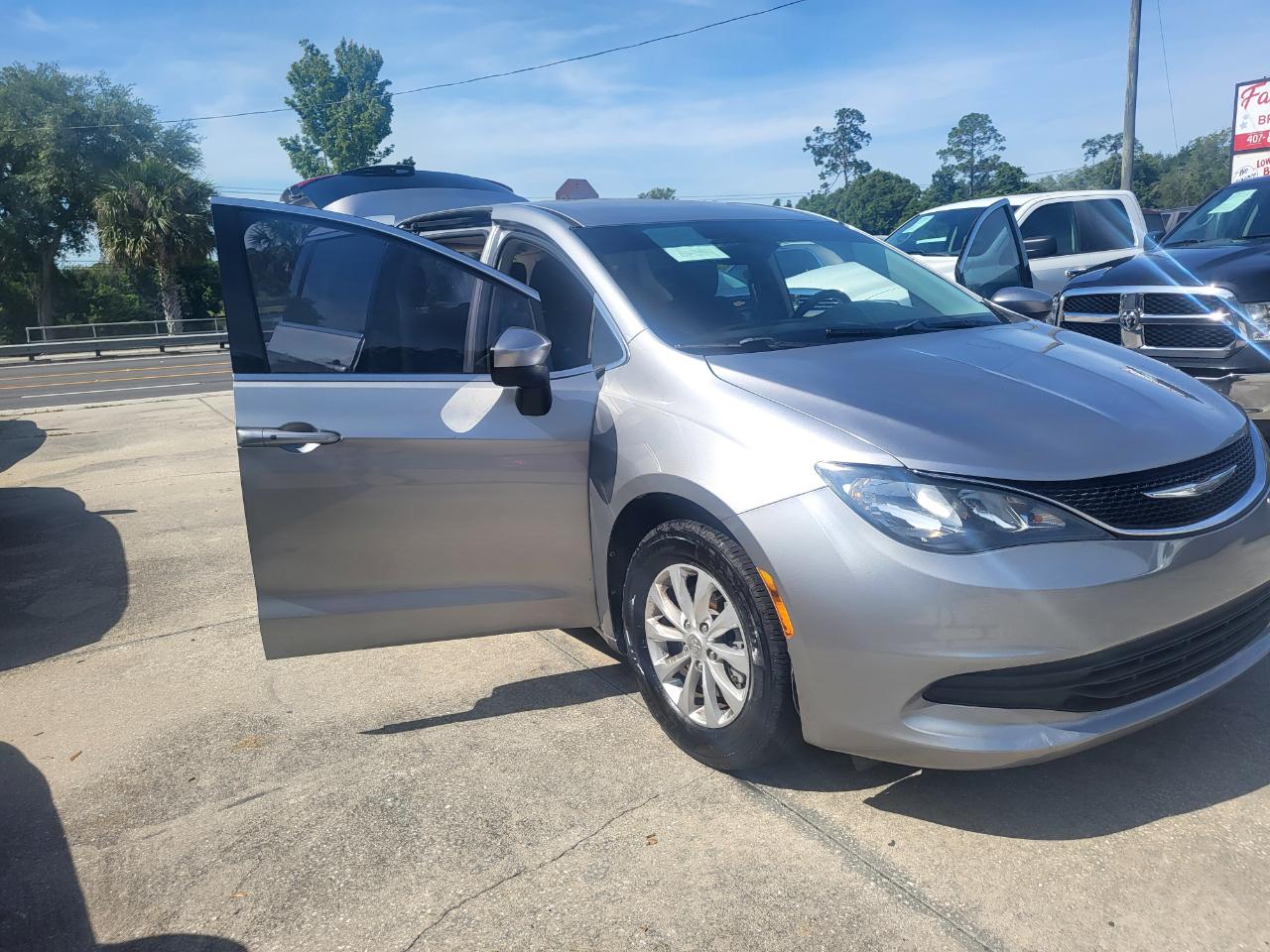 Chrysler Pacifica Touring 2017