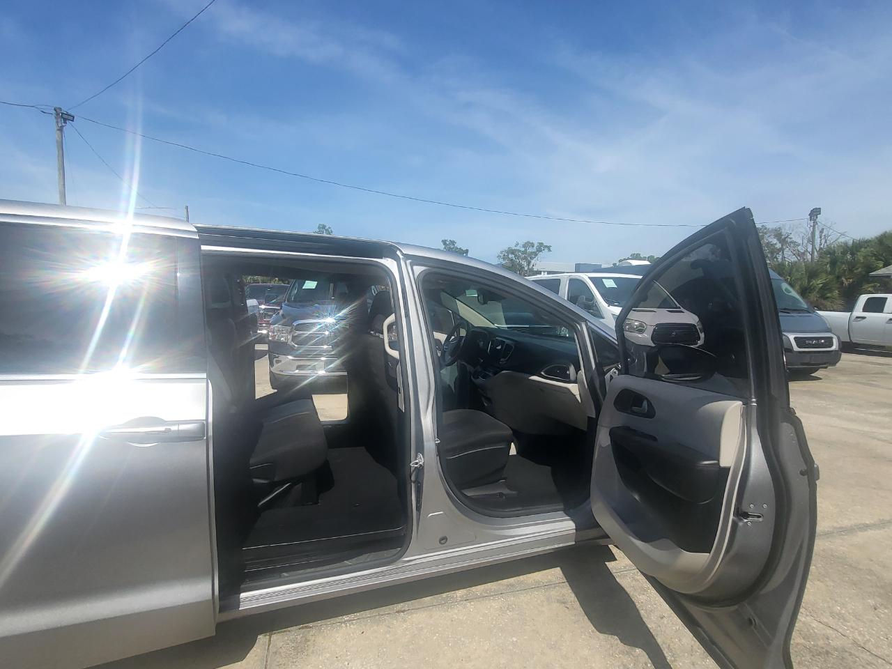Chrysler Pacifica Touring 2017