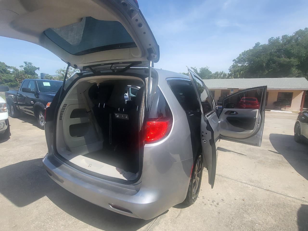 Chrysler Pacifica Touring 2017
