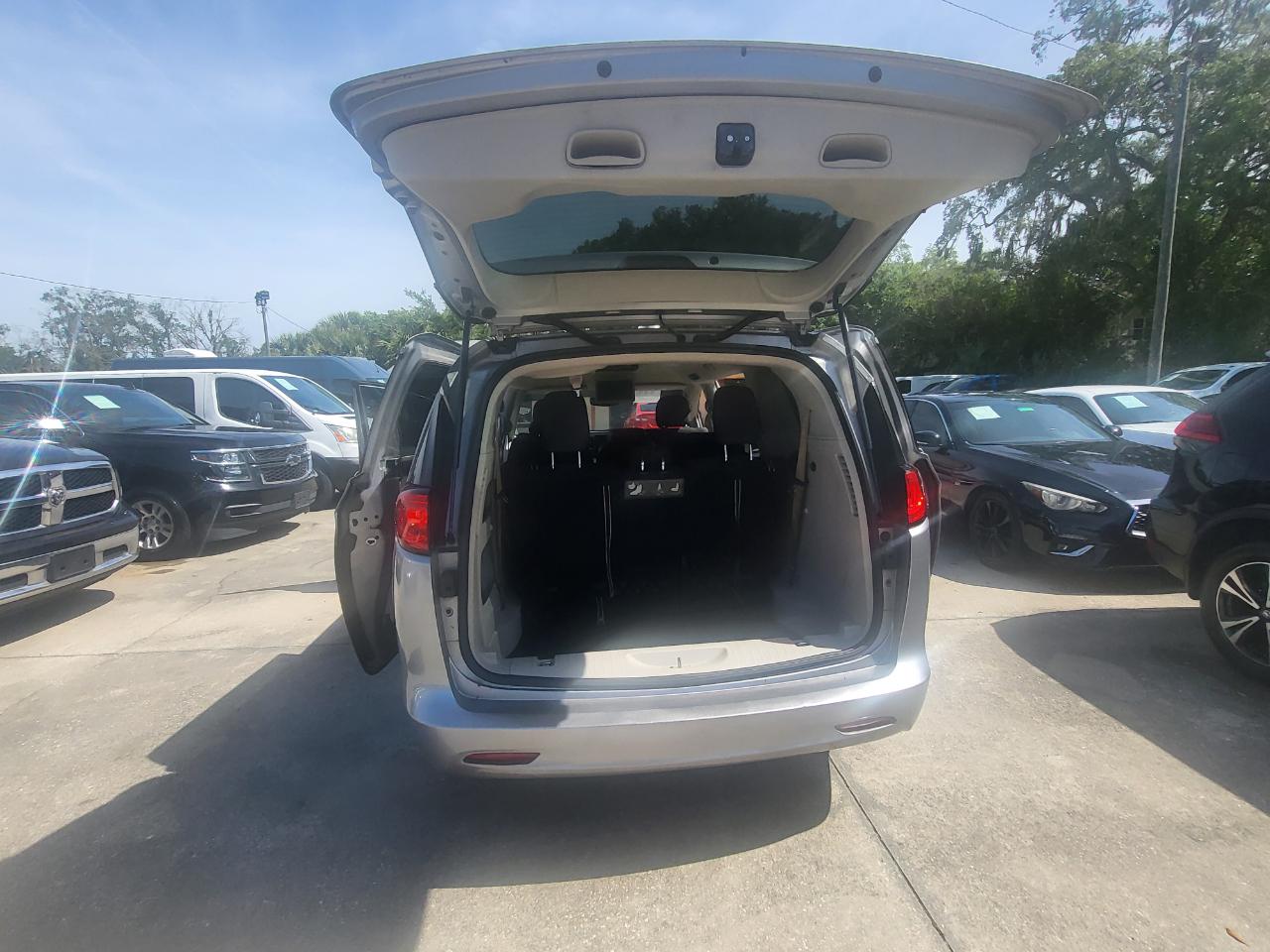 Chrysler Pacifica Touring 2017