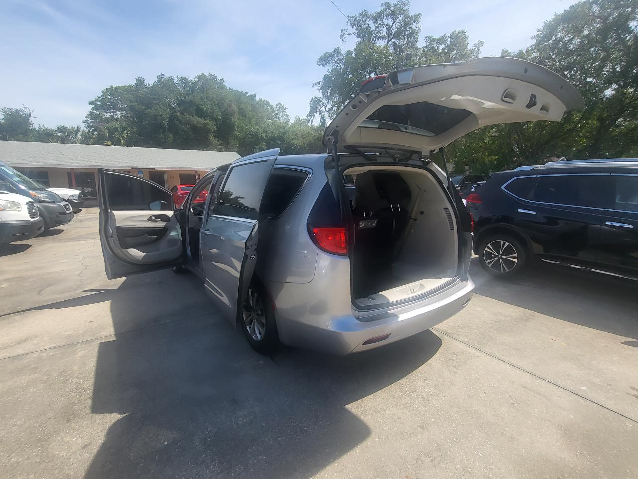 Chrysler Pacifica Touring 2017