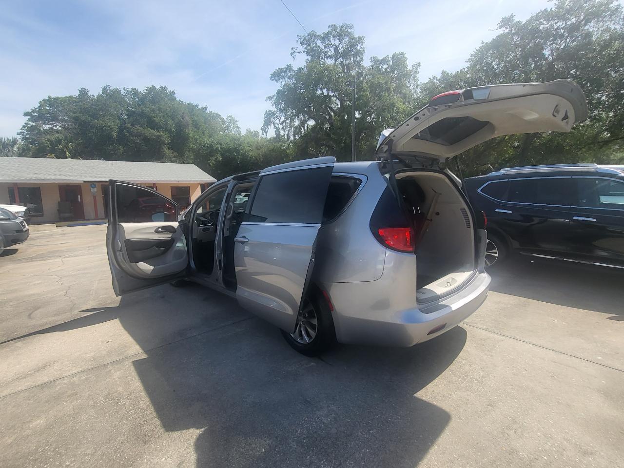 Chrysler Pacifica Touring 2017
