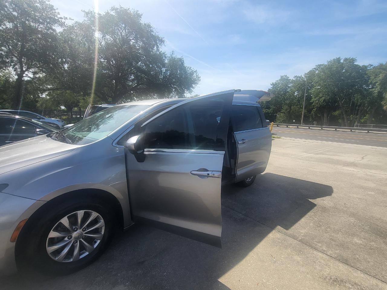 Chrysler Pacifica Touring 2017