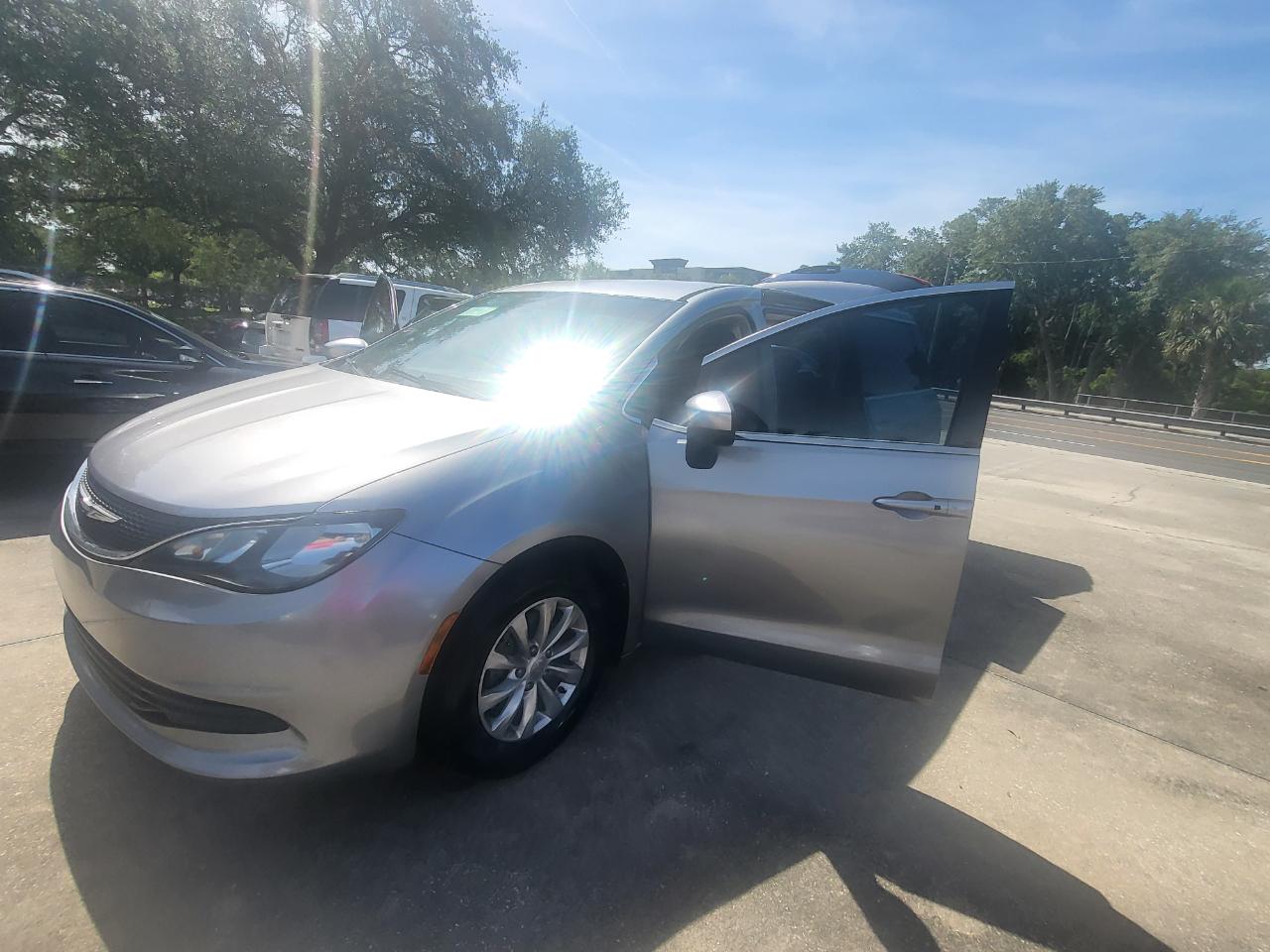 Chrysler Pacifica Touring 2017