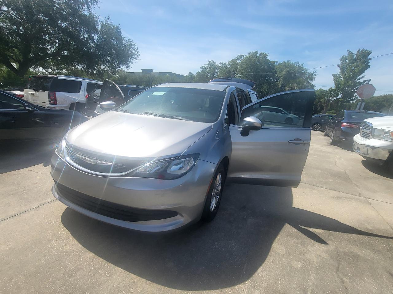 Chrysler Pacifica Touring 2017