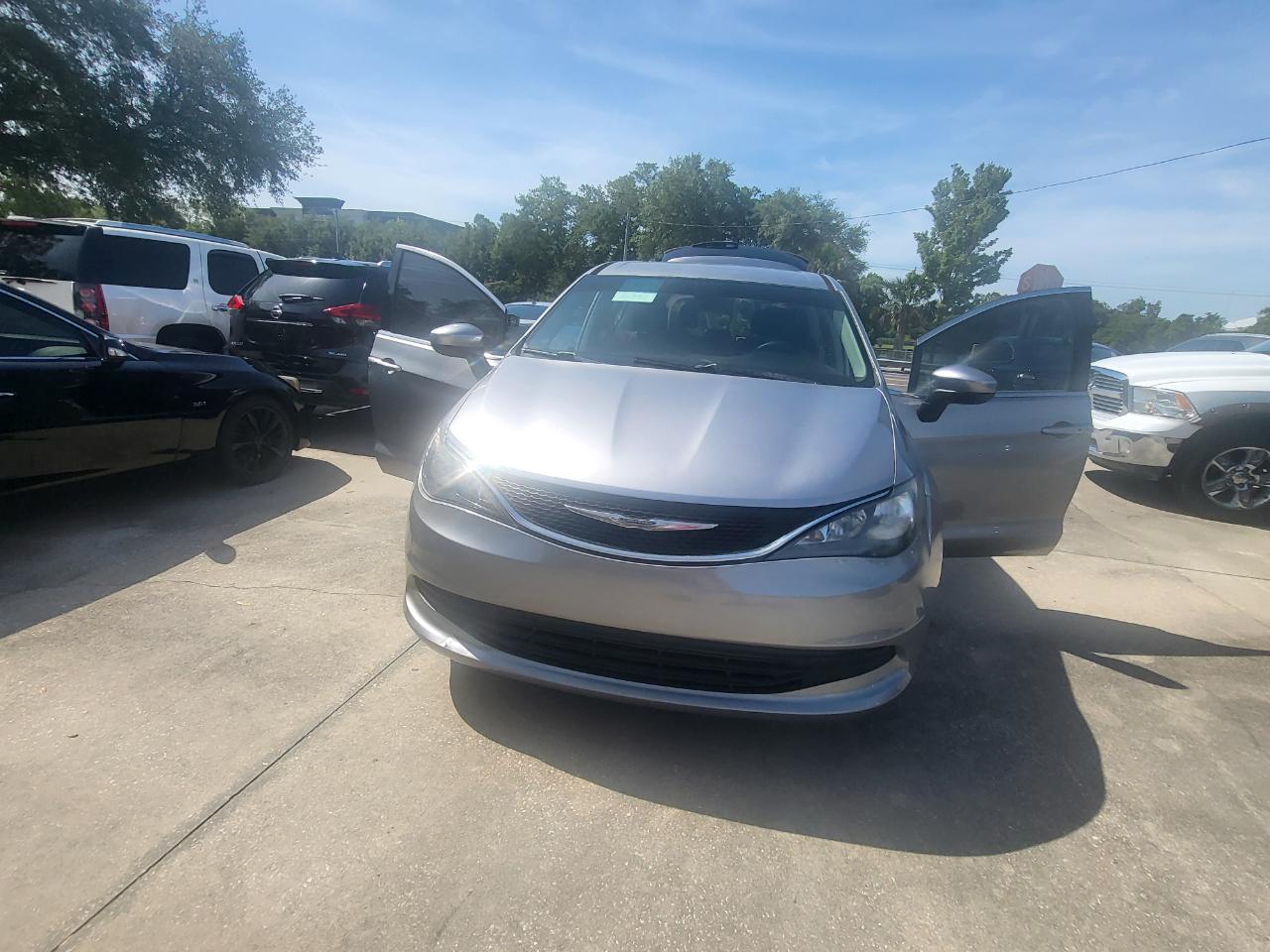 Chrysler Pacifica Touring 2017