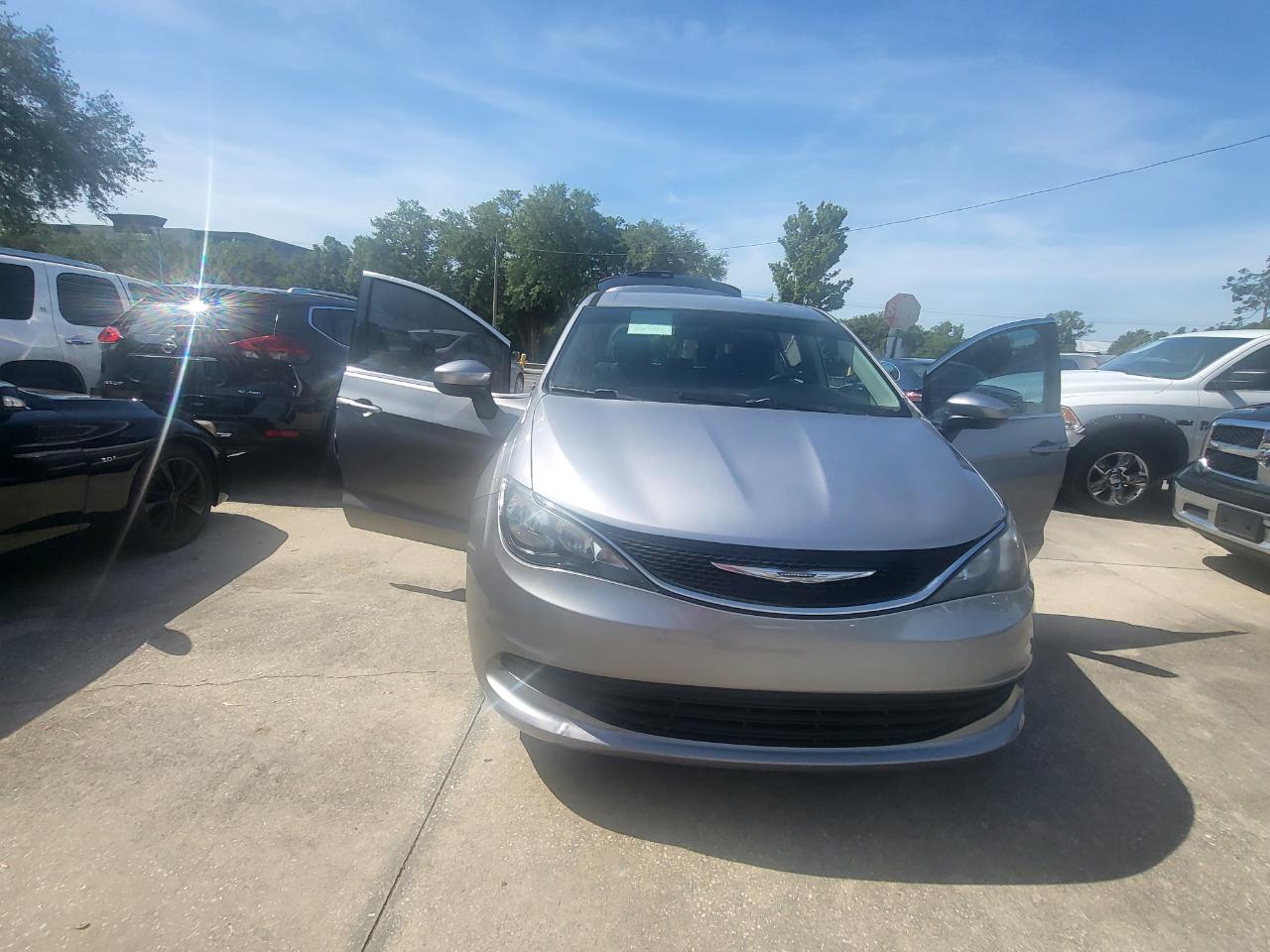 Chrysler Pacifica Touring 2017