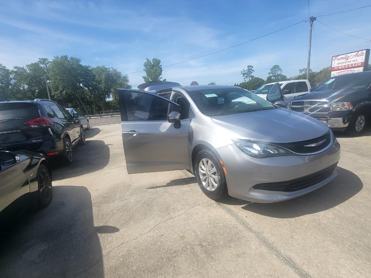 Chrysler Pacifica Touring 2017