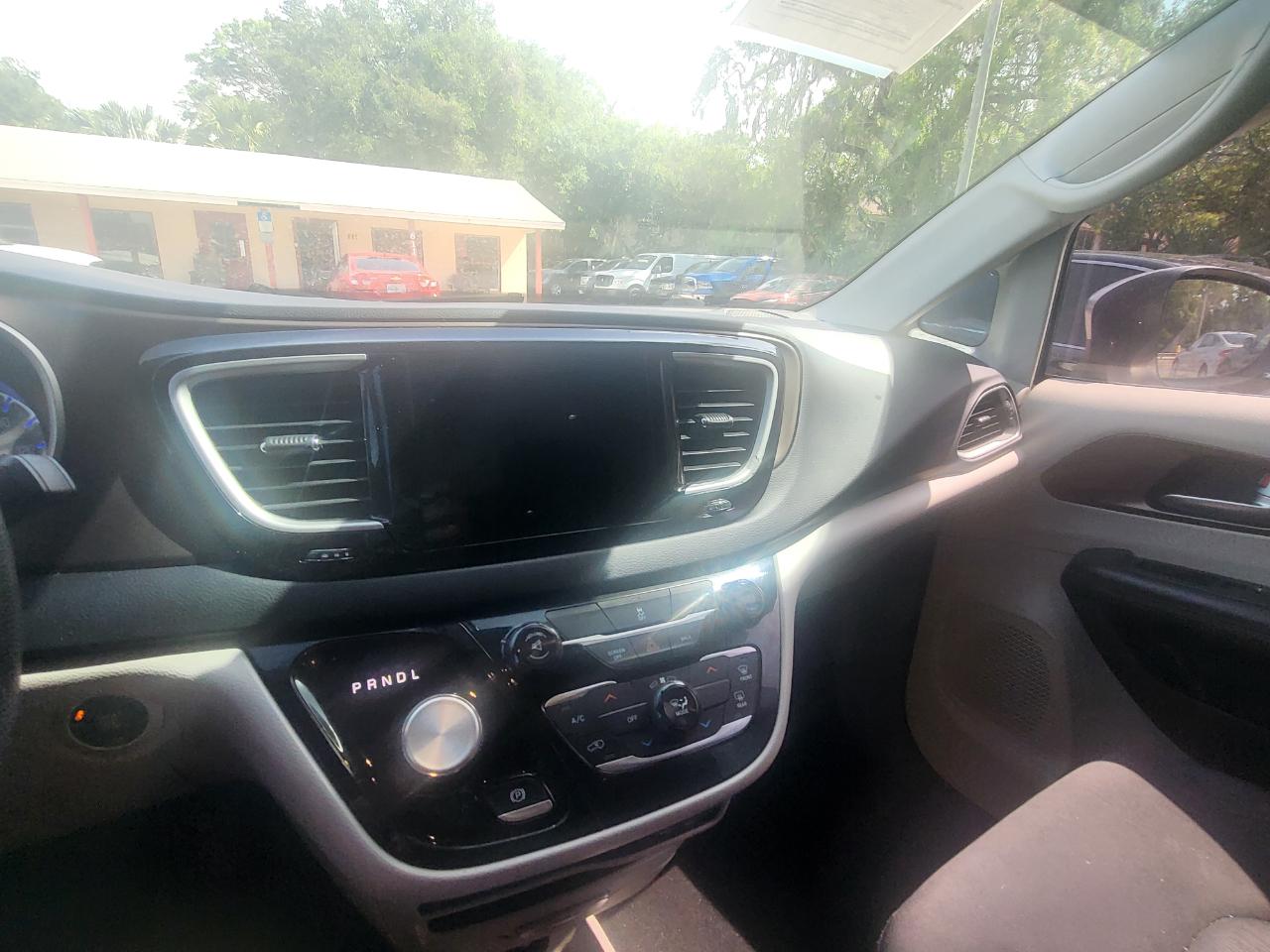 Chrysler Pacifica Touring 2017