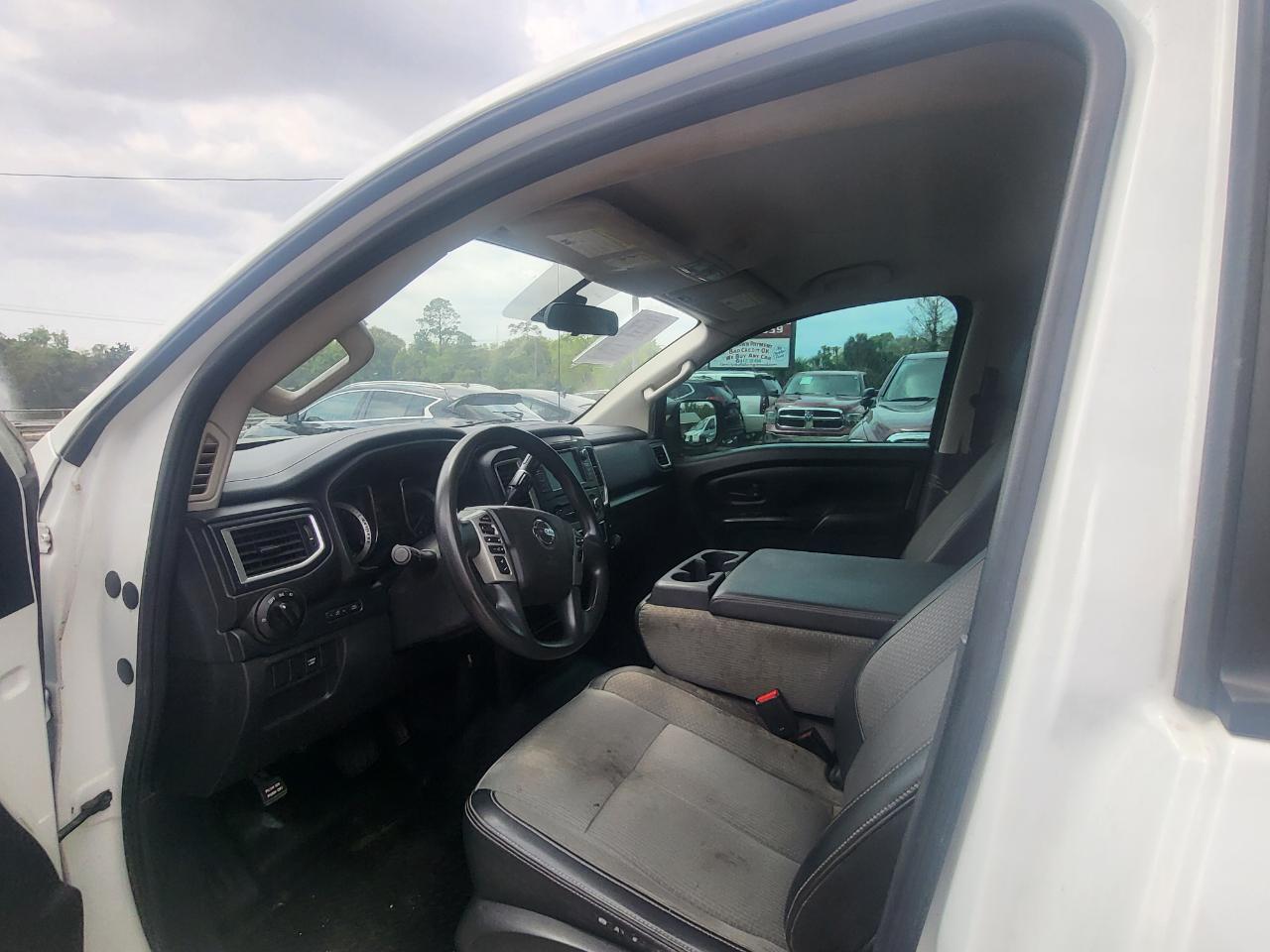 Nissan Titan S Regular Cab 2WD 2019