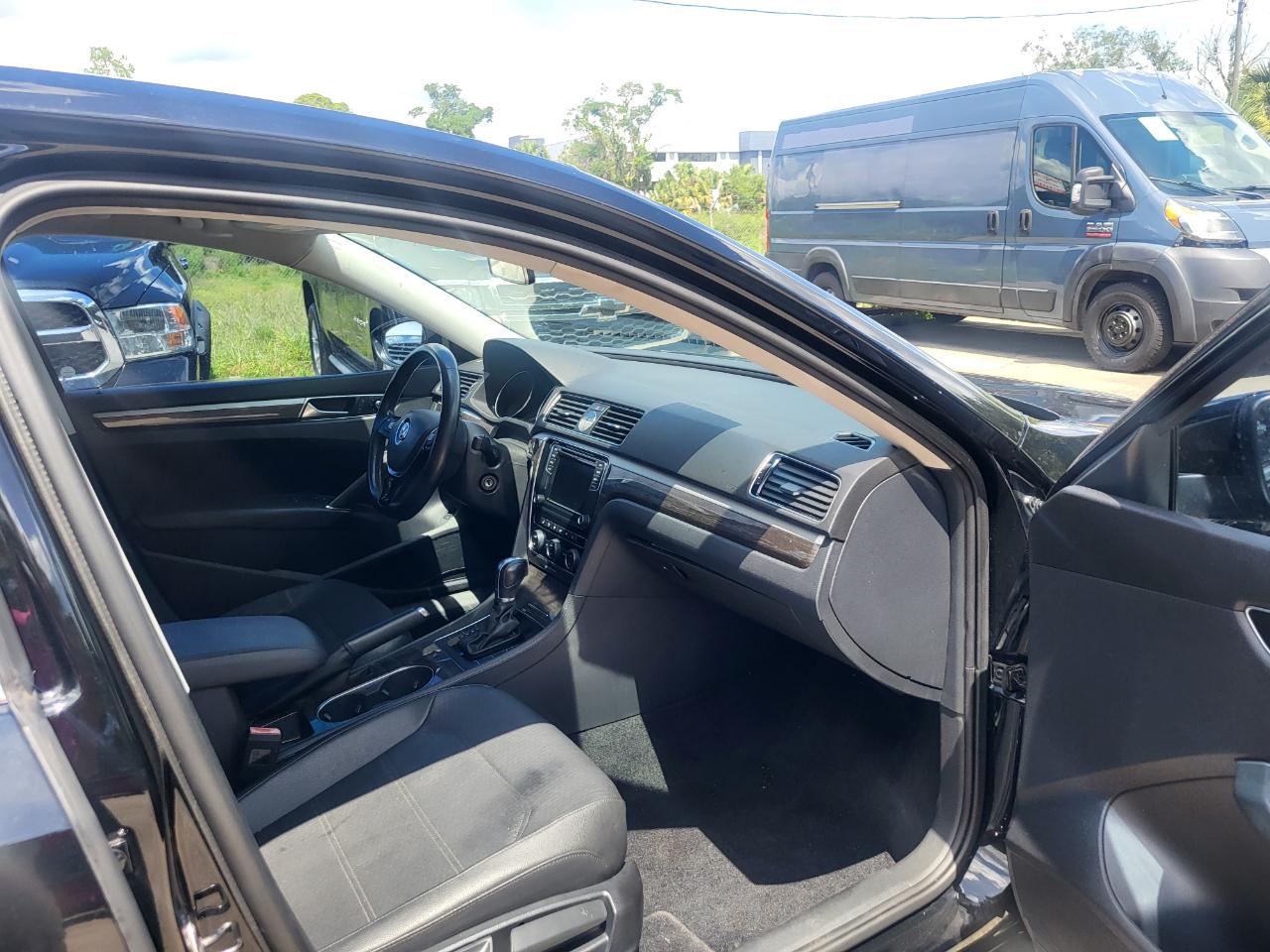 Volkswagen Passat SE 6A 2016