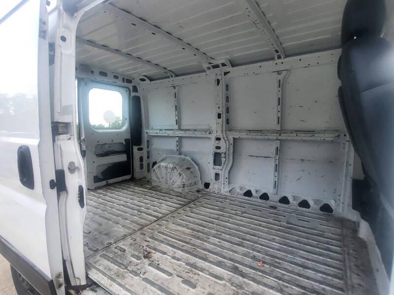 RAM Promaster 1500 Low Roof Tradesman 136-in. WB 2017